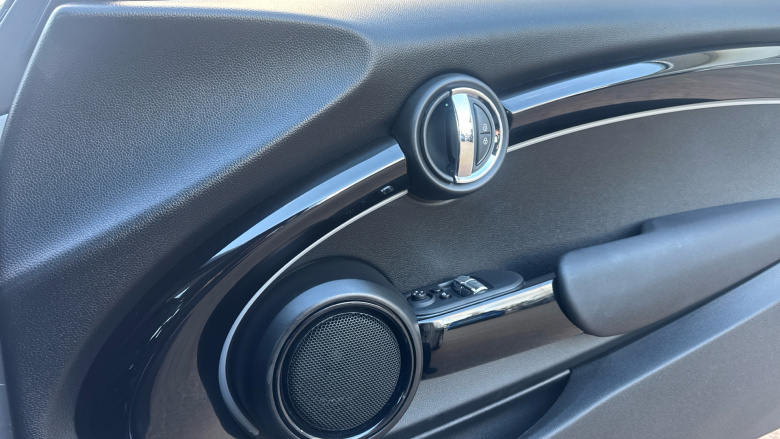 MINI Hatchback 1.5 Cooper Classic 3dr Auto Petrol Hatchback